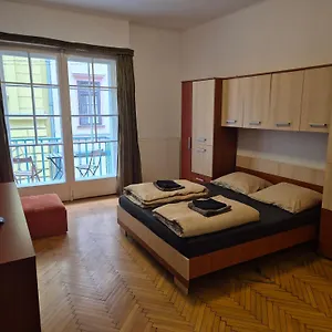  Hostel Boomerang Ungarn